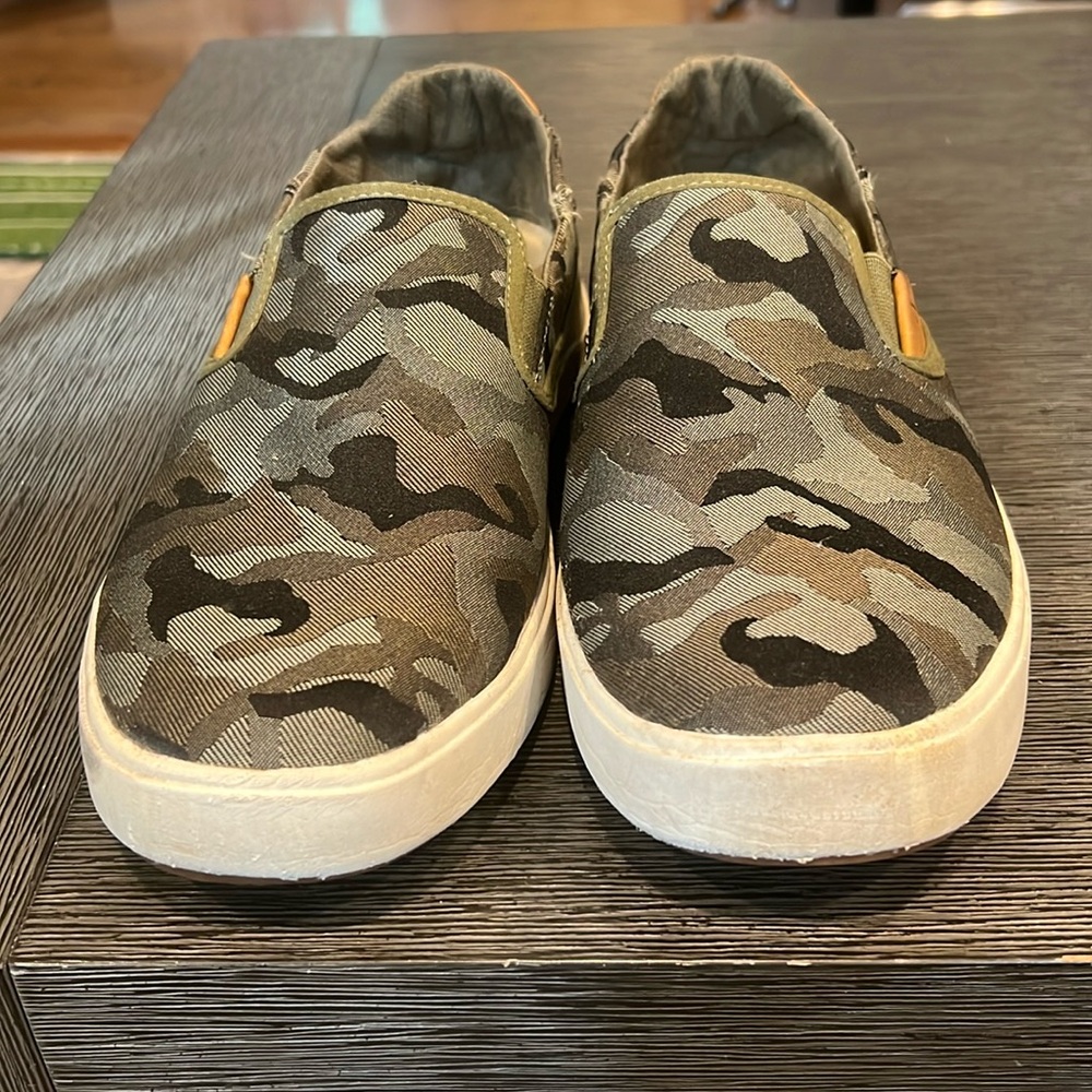 Olukai camo slides, slip-ons